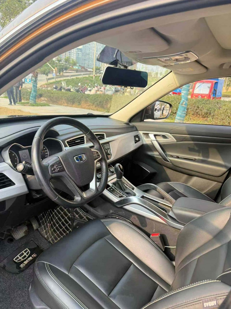 达州17年吉利博越9