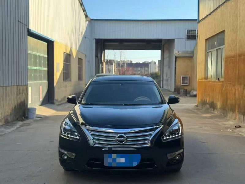 青岛15年日产天籁1