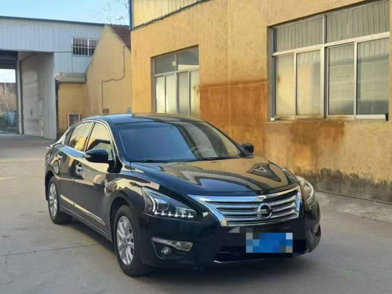 青岛15年日产天籁3