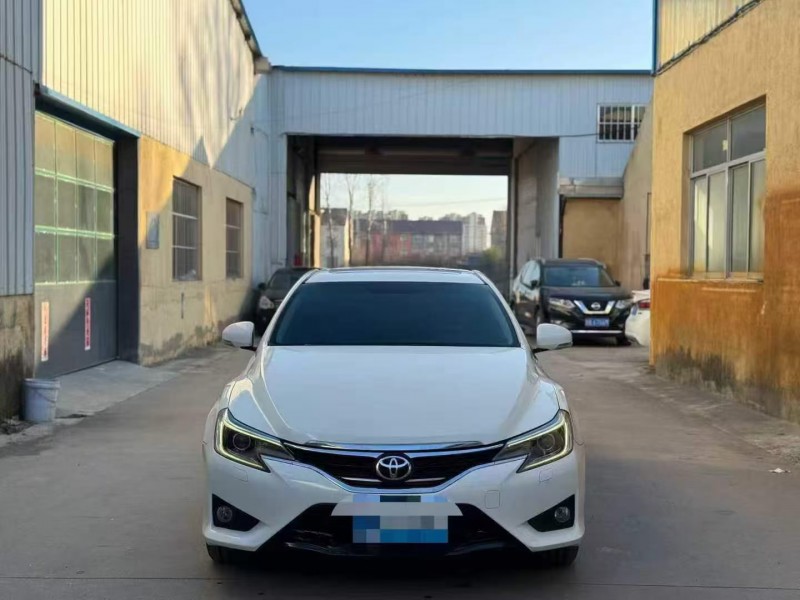 青岛15年丰田锐志1