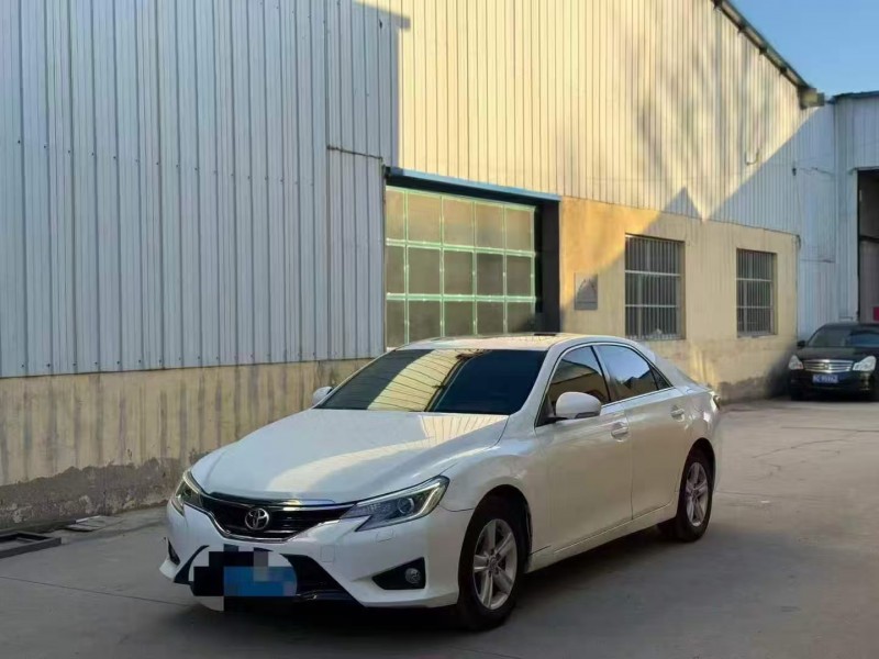 青岛15年丰田锐志2