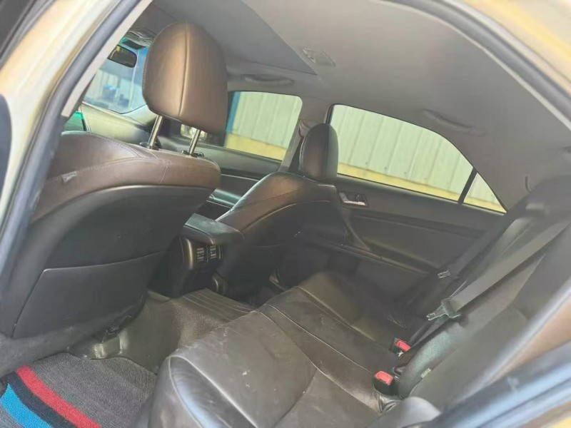 青岛15年丰田锐志4