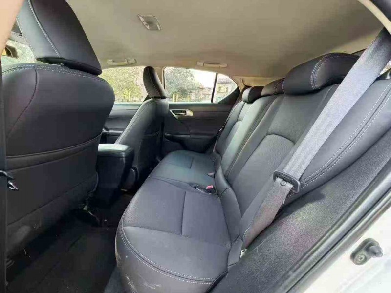 汕头14年雷克萨斯CT6