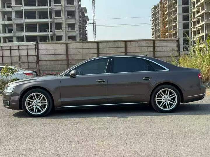 北海18年奥迪A8L5