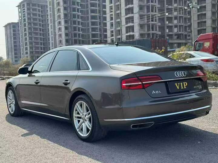 北海18年奥迪A8L7