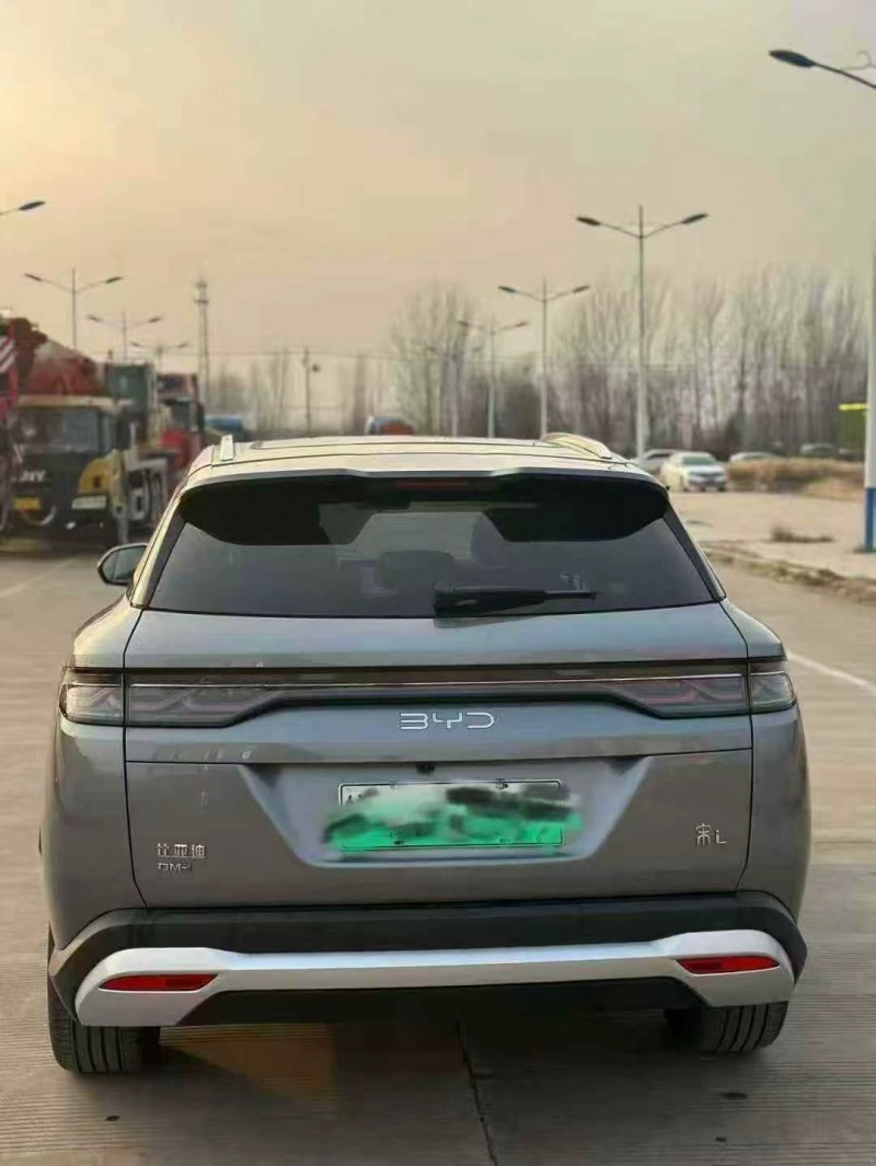 济南25年比亚迪宋9