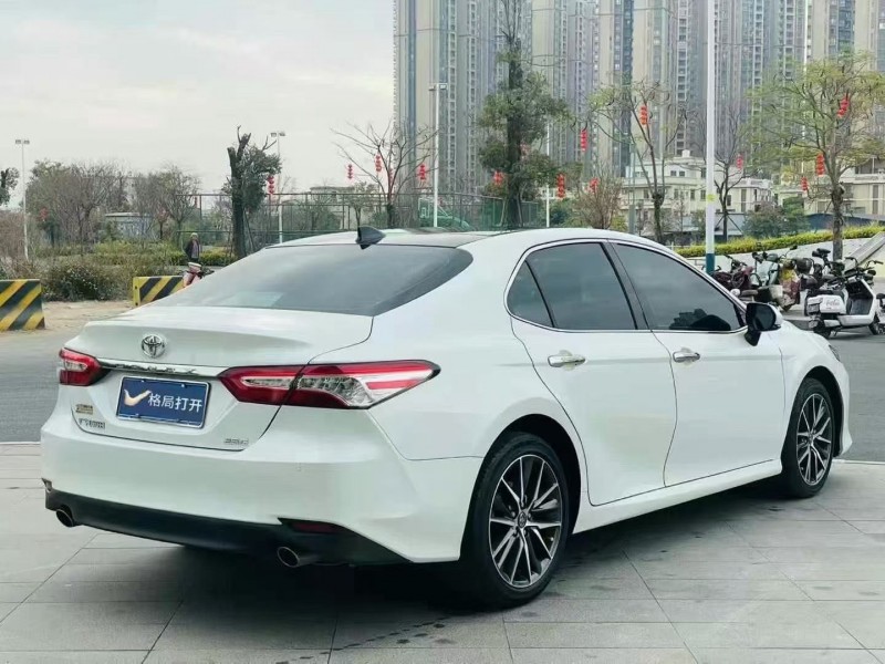 东莞21年丰田凯美瑞8