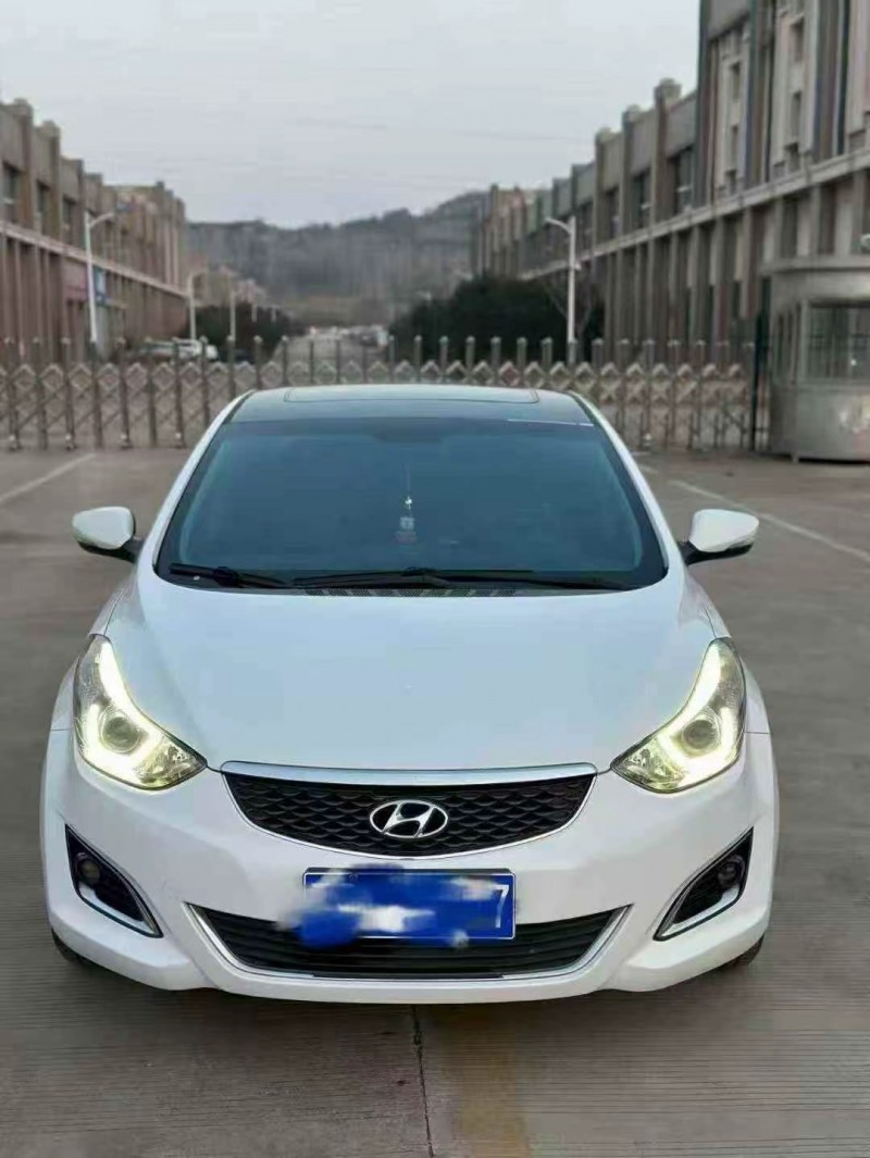 济南17年现代朗动1