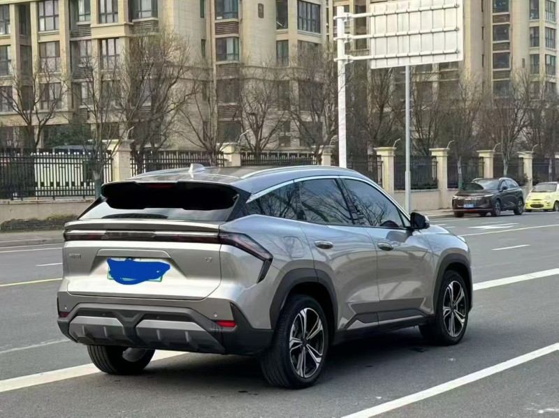 郑州25年吉利银河8