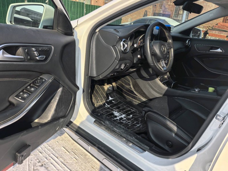 济源17年奔驰GLA8