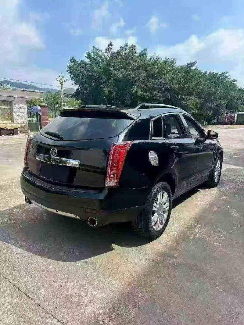 南平15年凯迪拉克SRX8