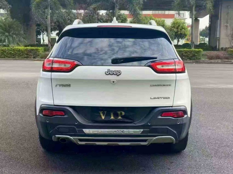 厦门17年Jeep自由光8