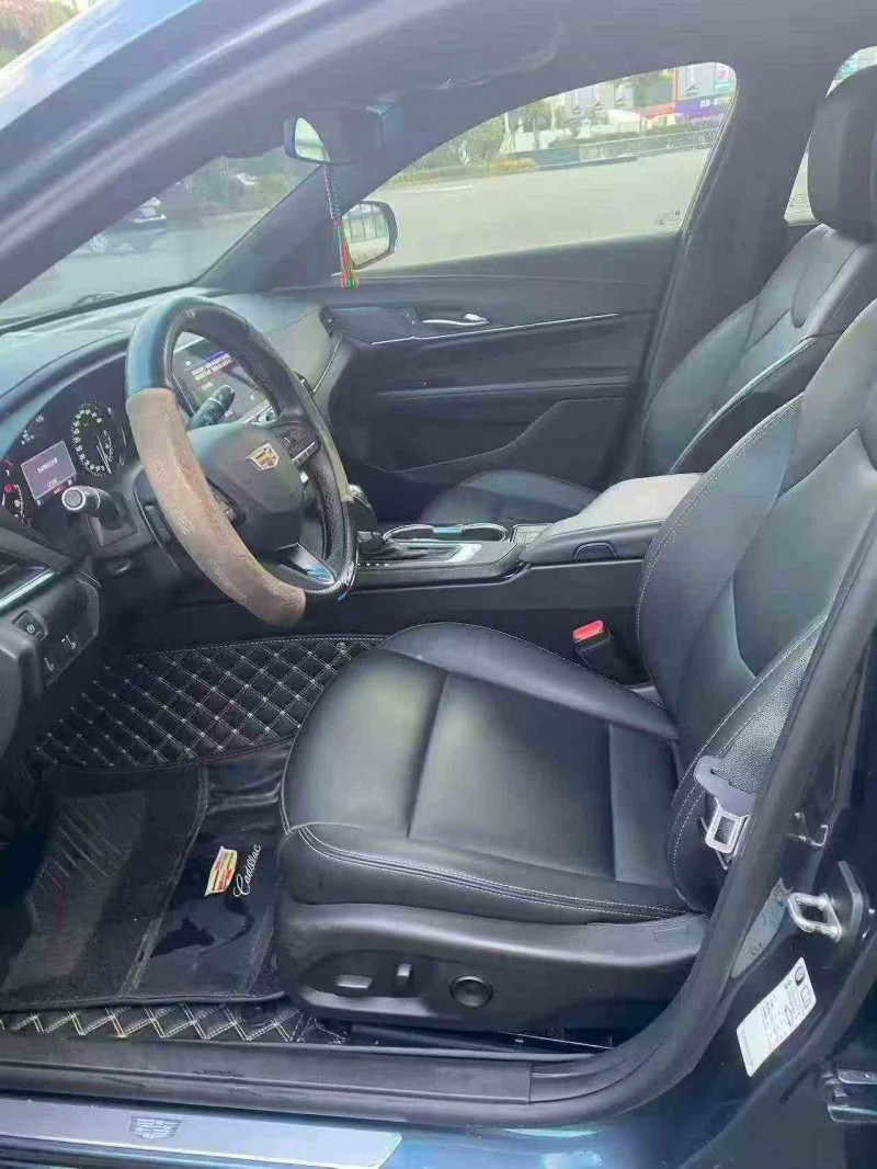 南平20年凯迪拉克CT44