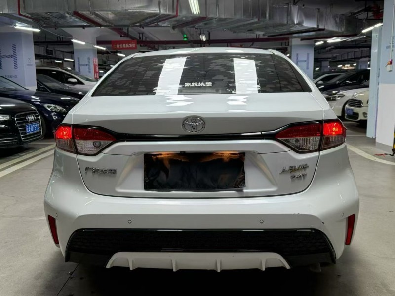 成都21年丰田雷凌8