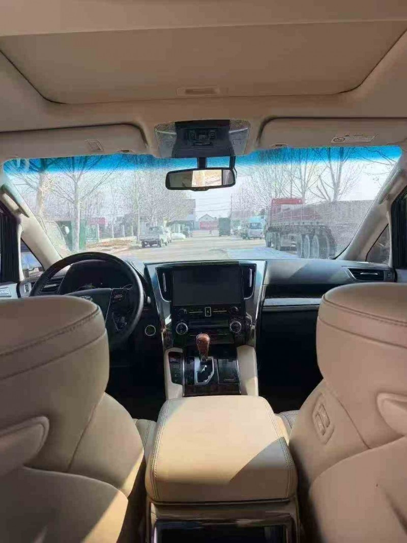 青岛18年丰田埃尔法4