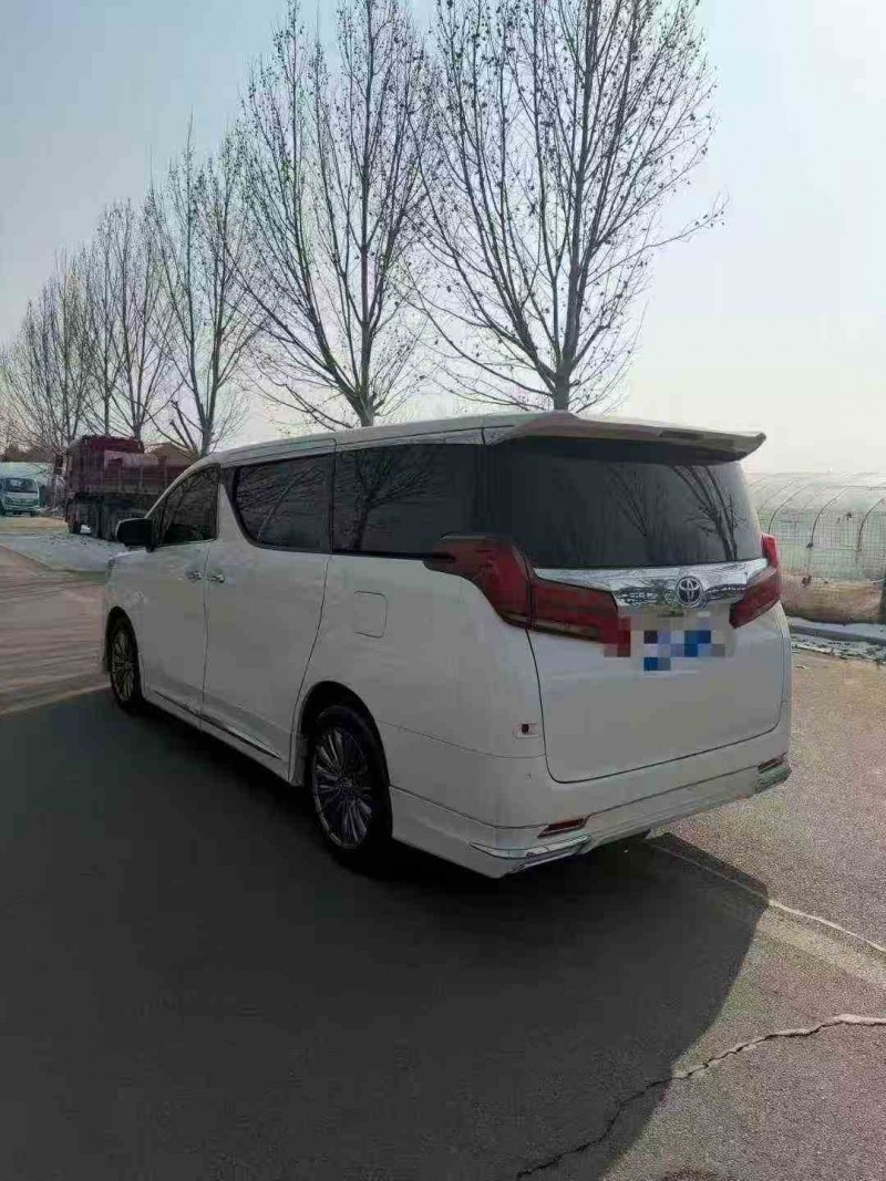 青岛18年丰田埃尔法8