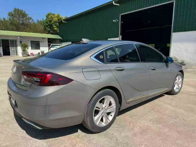 湛江18年别克君威7