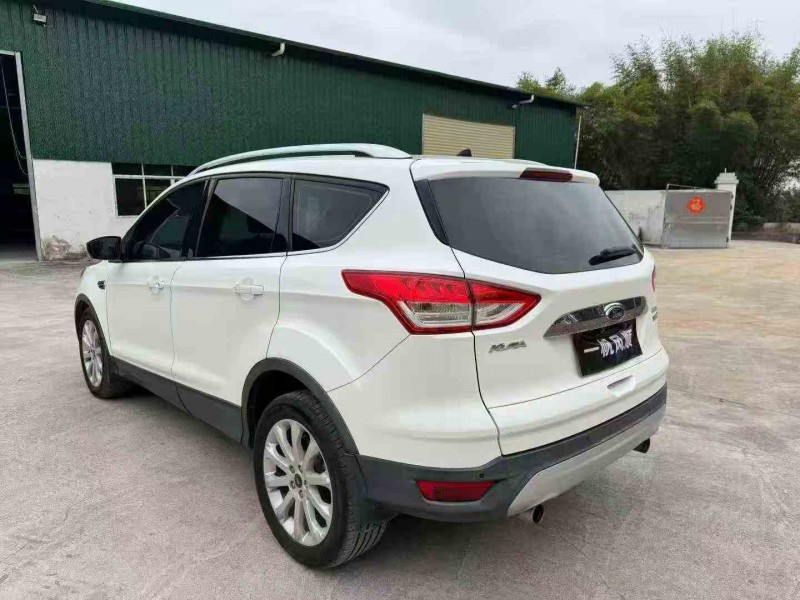 珠海16年福特翼虎7