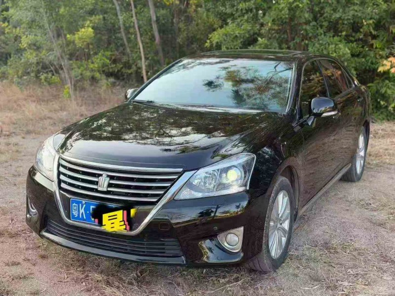 珠海13年丰田皇冠2