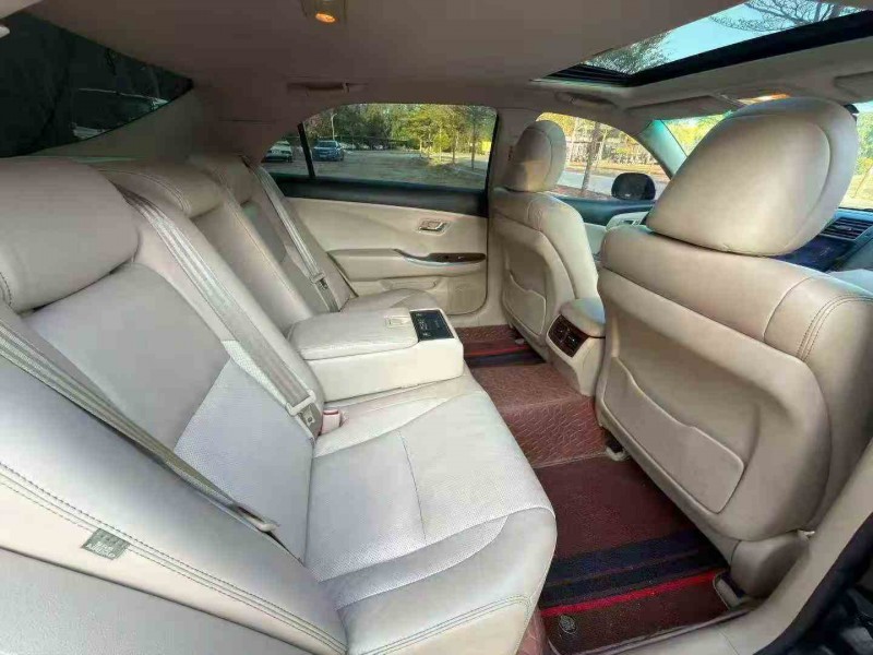 珠海13年丰田皇冠5