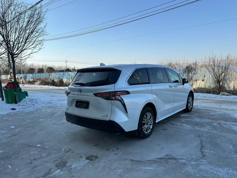 徐州22年丰田塞纳4