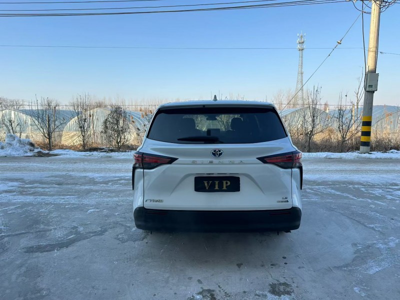 徐州22年丰田塞纳9