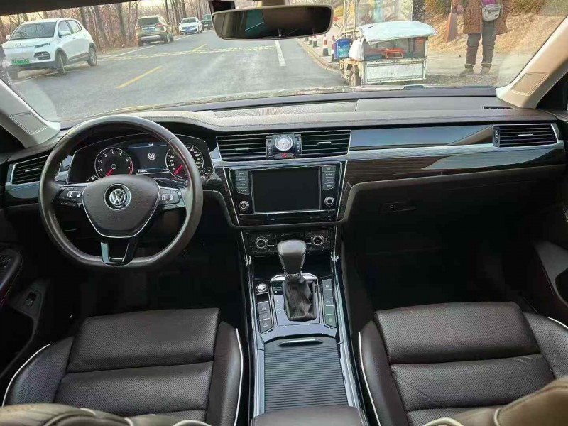 济宁18年大众辉昂4