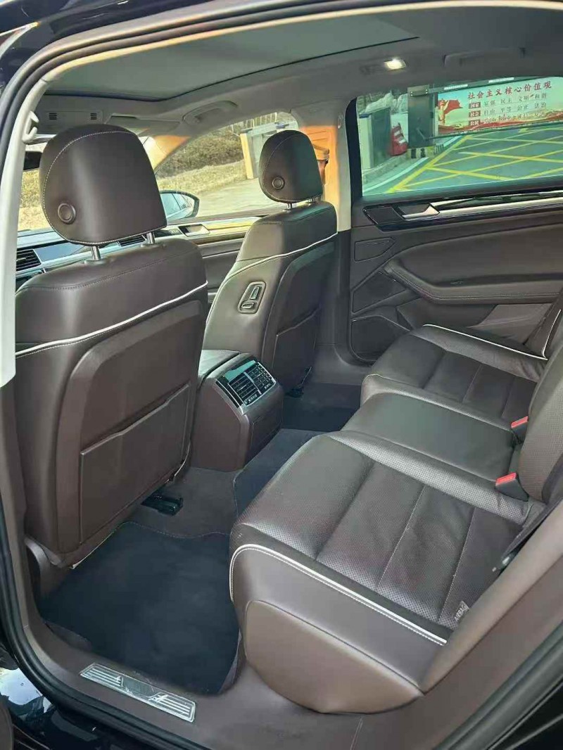 济宁18年大众辉昂5