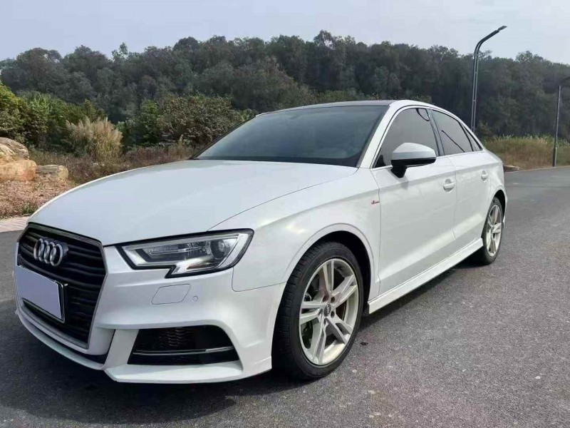 张家界18年奥迪A32