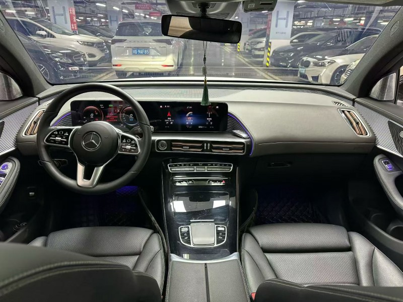 成都23年奔驰EQC5