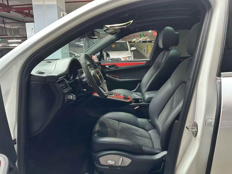 成都17年保时捷Macan3