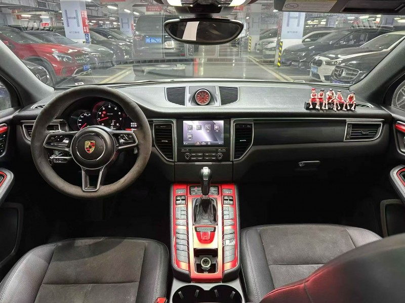 成都17年保时捷Macan4