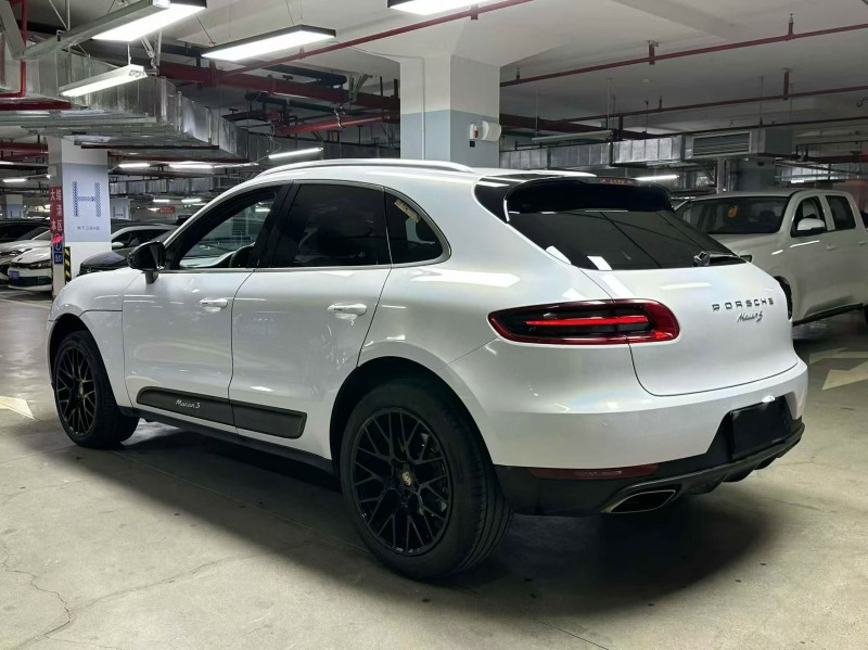 成都17年保时捷Macan9