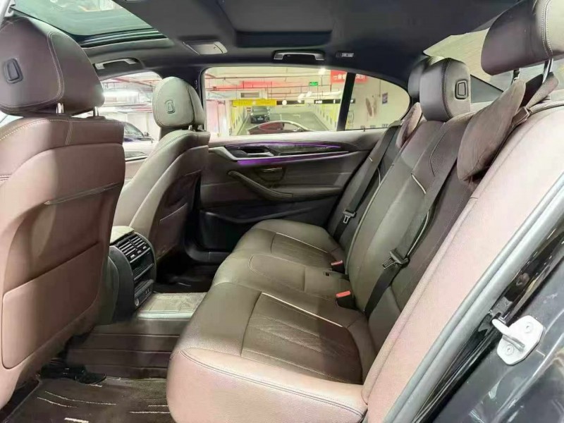 成都22年宝马5系8