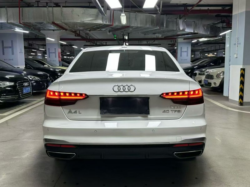 成都23年奥迪A4L7