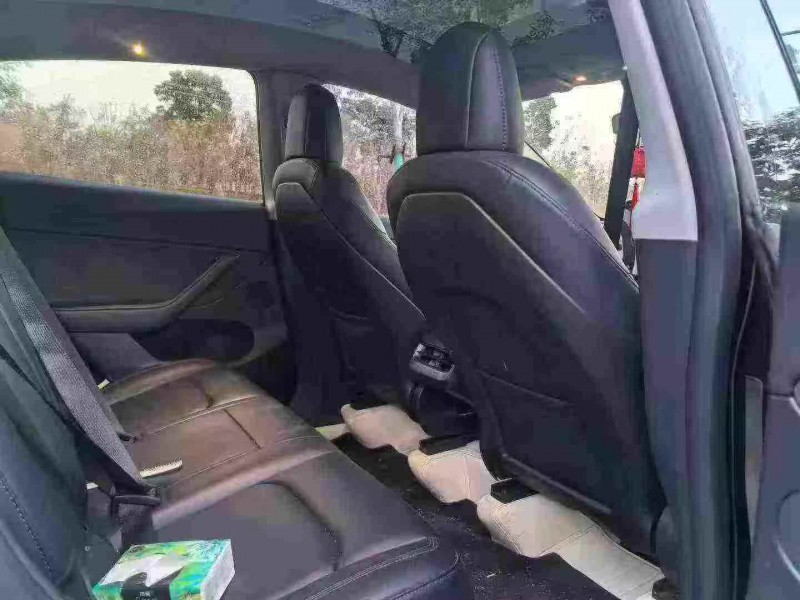 鄂州22年特斯拉MODEL Y4