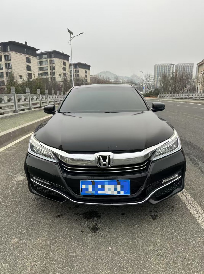 青岛18年本田雅阁1