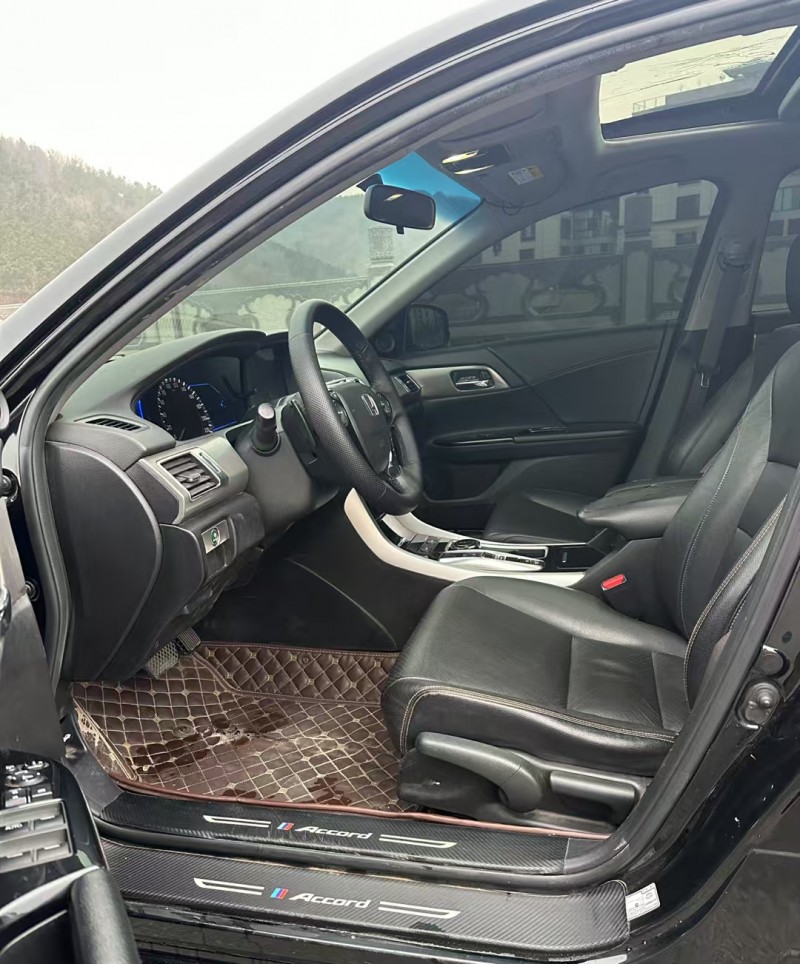 青岛18年本田雅阁4