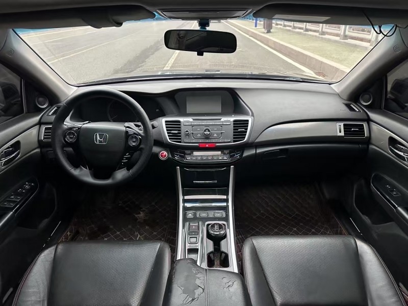 青岛18年本田雅阁6