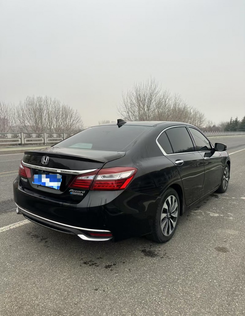 青岛18年本田雅阁7