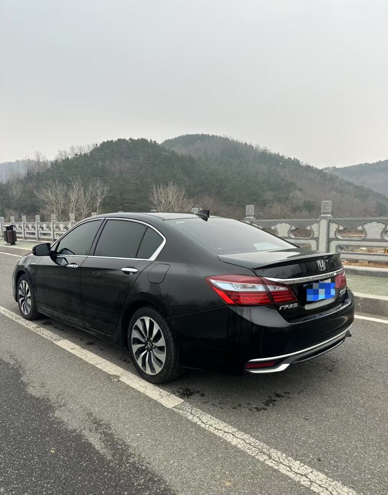 青岛18年本田雅阁8