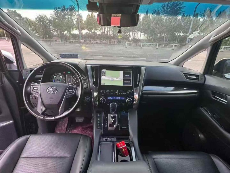 郑州23年丰田威尔法4