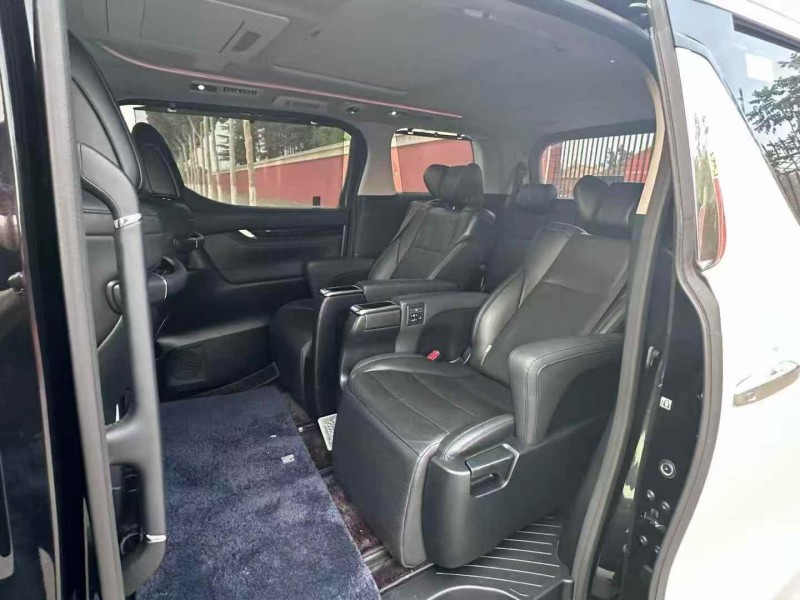 郑州23年丰田威尔法5