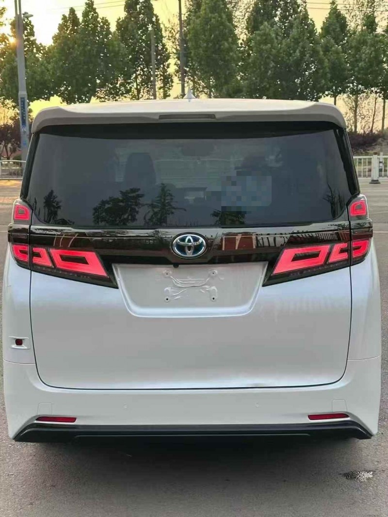 郑州23年丰田威尔法8