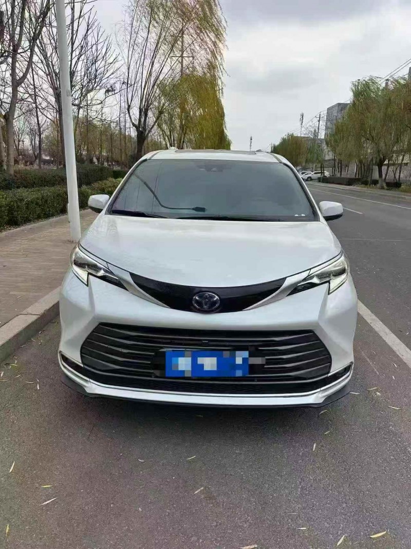 潍坊24年丰田塞纳1