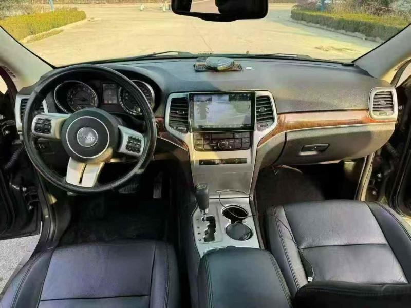 烟台12年Jeep大切诺基4