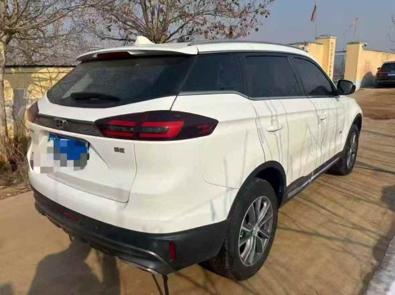 济宁19年吉利博越7