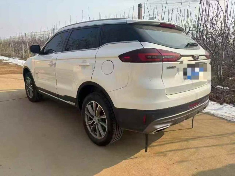 济宁19年吉利博越8