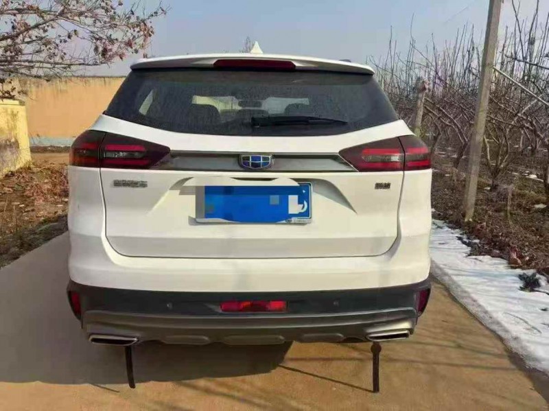 济宁19年吉利博越9