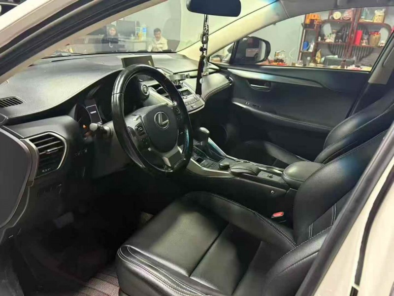 曲靖17年雷克萨斯NX4